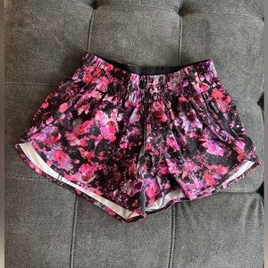 Lululemon Tracker 4” Short - Size 6, NWOT